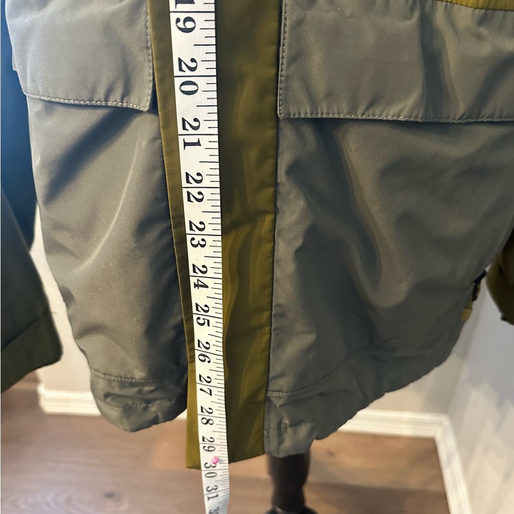Men’s The North Face Olive and Charcoal Hooded Jacket - Picture 16 of 16